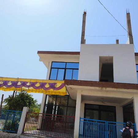 Oyo 81347 Amantran Hotel And Restaurant Kanpur Extérieur photo