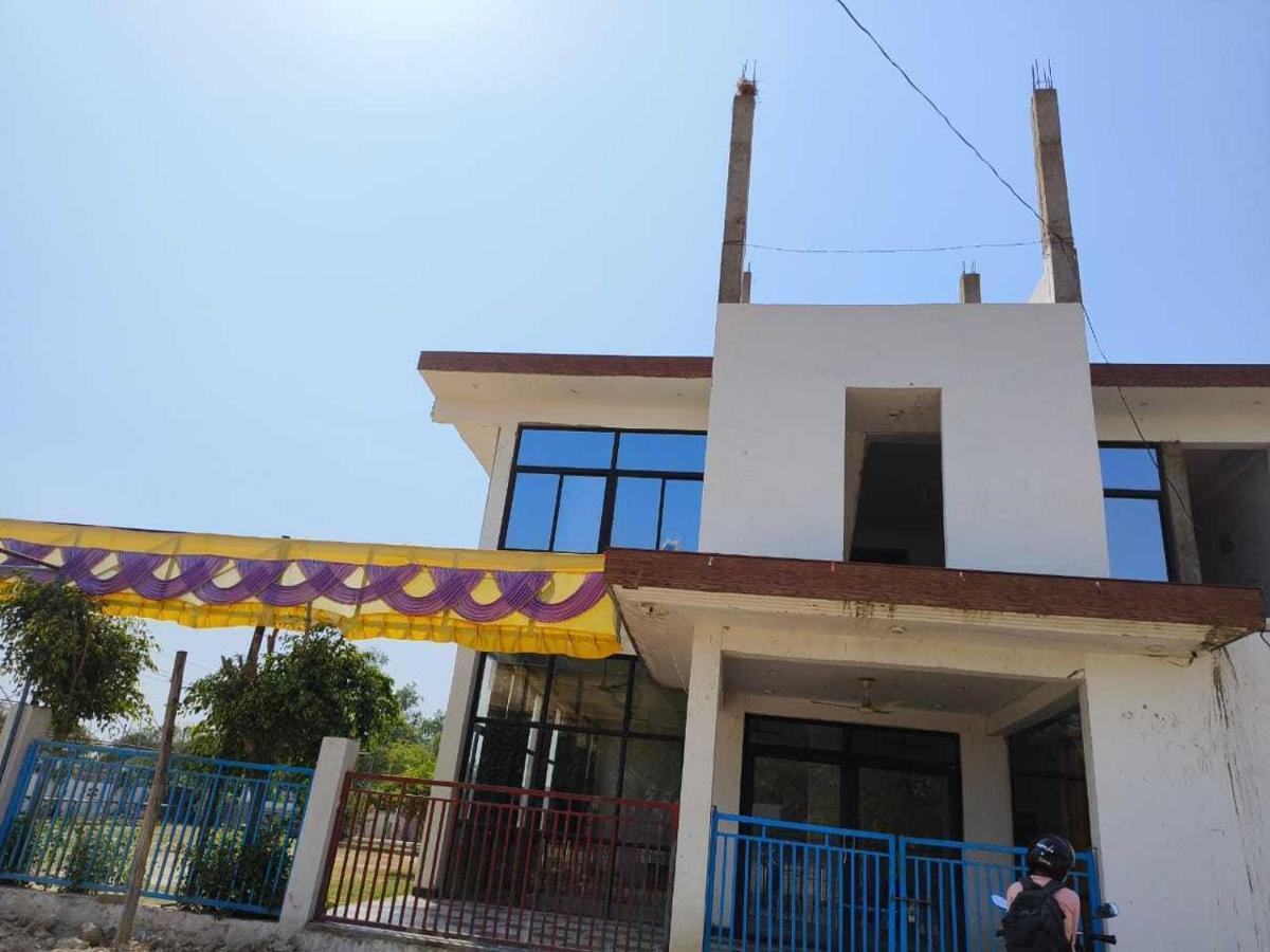 Oyo 81347 Amantran Hotel And Restaurant Kanpur Extérieur photo