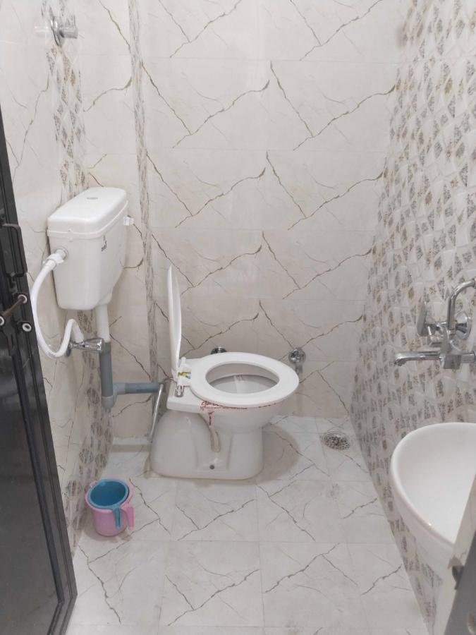 Oyo 81347 Amantran Hotel And Restaurant Kanpur Extérieur photo