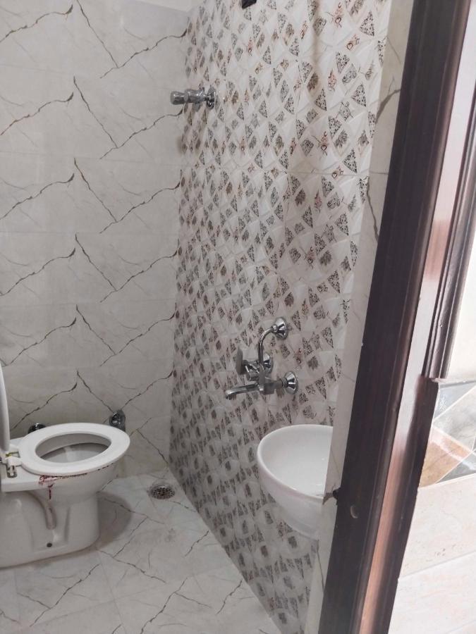 Oyo 81347 Amantran Hotel And Restaurant Kanpur Extérieur photo