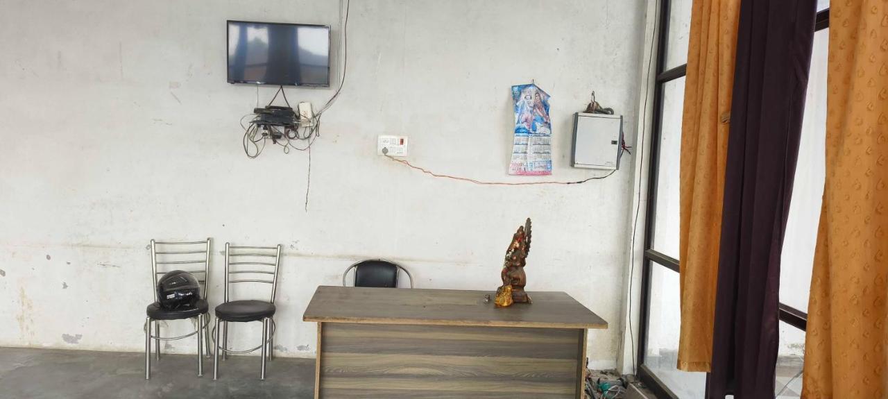 Oyo 81347 Amantran Hotel And Restaurant Kanpur Extérieur photo