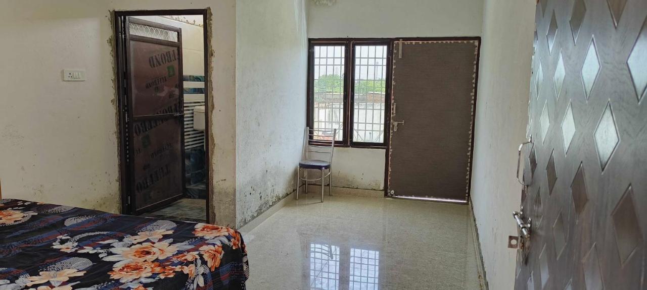 Oyo 81347 Amantran Hotel And Restaurant Kanpur Extérieur photo